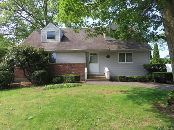 120 Cerny Place , West Islip, NY 11795