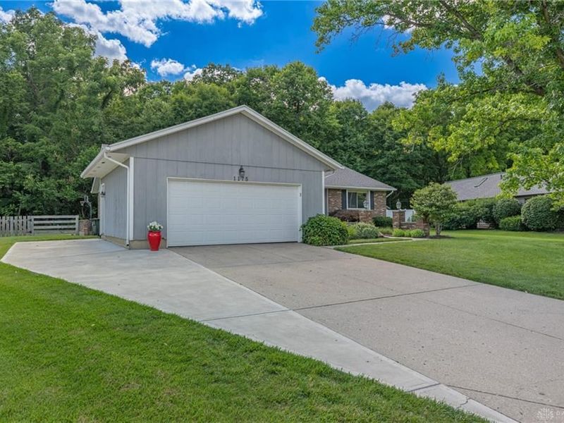 1175 Bent Twig Drive, Vandalia, OH 45377 Photo 2