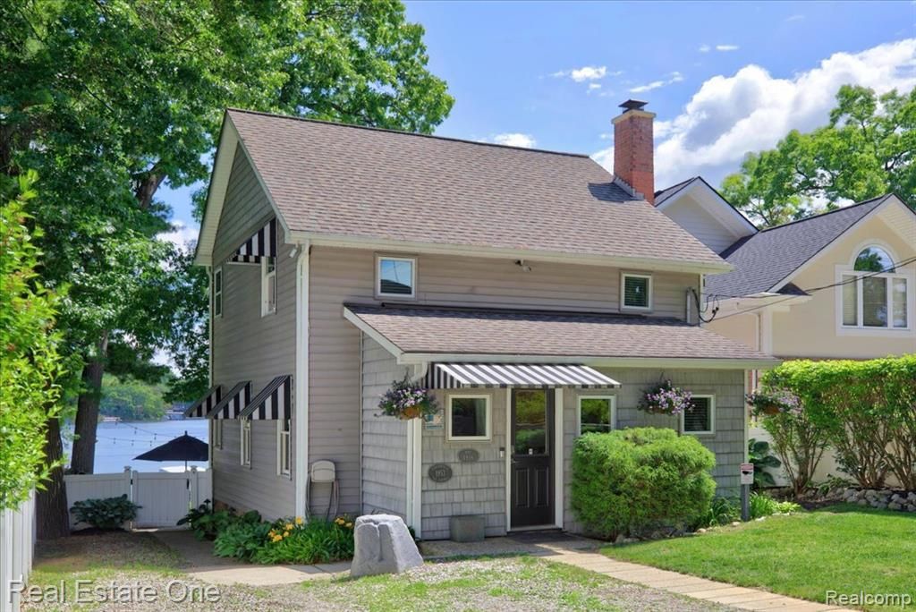 836 Pine Tree Road W, Orion Township, MI 48362 Main Photo