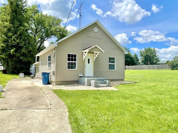 529 N School Avenue , Oglesby, IL 61348