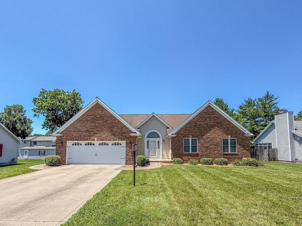 17 Lafayette Meadow, Mattoon, IL 61938