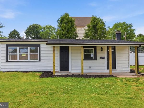 819 CENTER AVENUE , COLLEGEVILLE, PA 19426