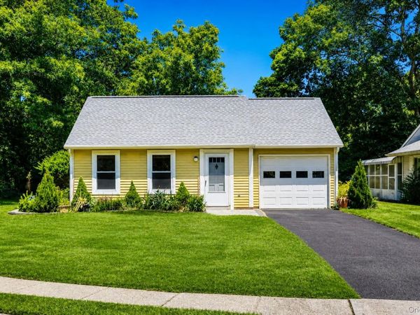 338 Edinburgh Drive , Ridge, NY 11961