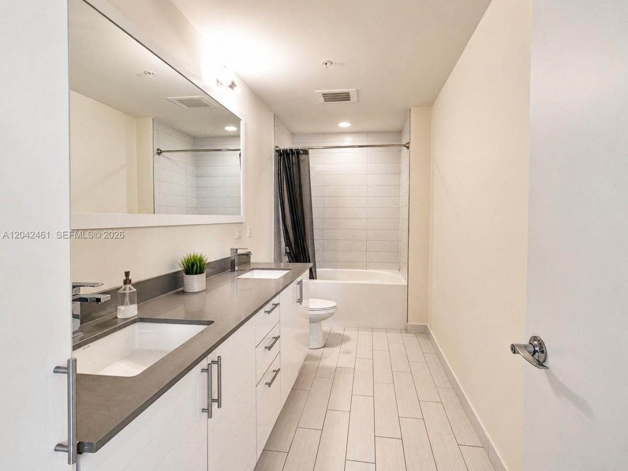 999 SW 1st Ave, Unit 2211, Miami, FL 33130 Photo