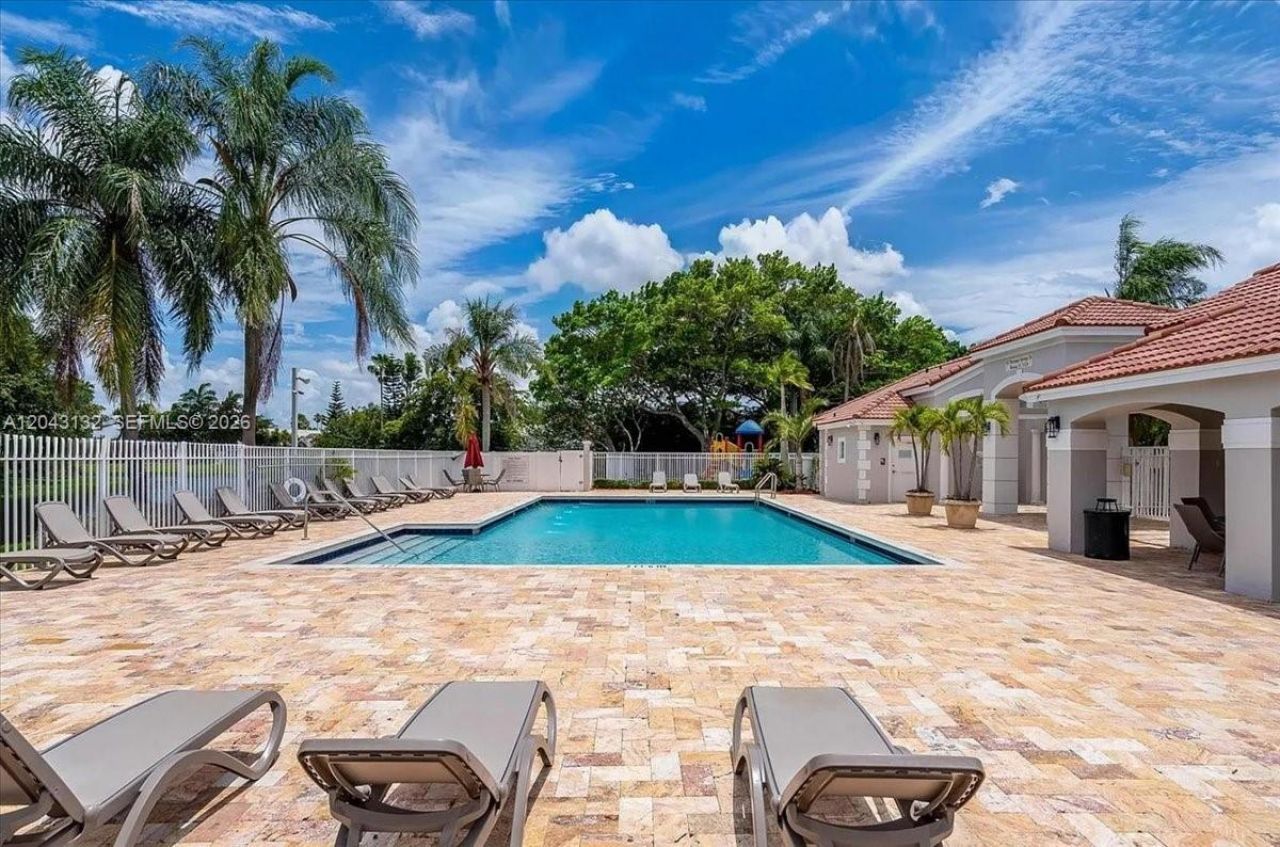 345 Somerset Way, Weston, FL 33326 Photo