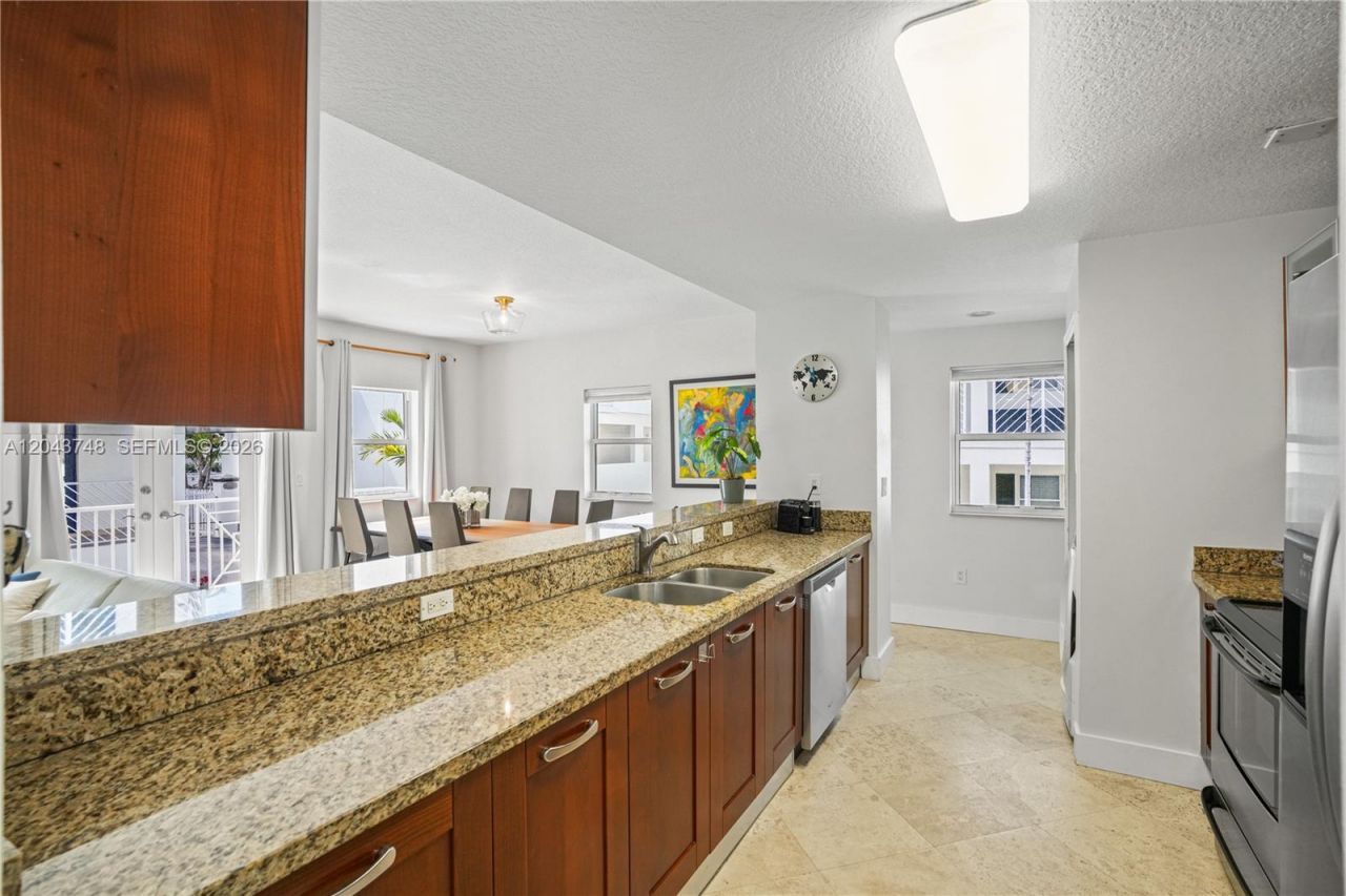 1043 SW 9th Ct , Unit F-1, Miami, FL 33130 Photo