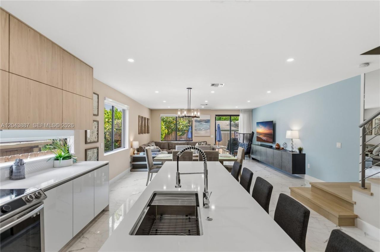 809 SW 10th Ter , Fort Lauderdale, FL 33315 Photo