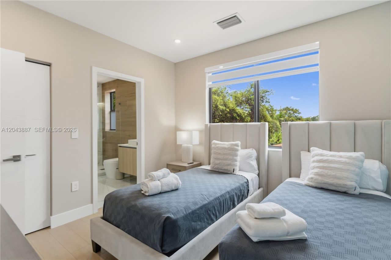 809 SW 10th Ter , Fort Lauderdale, FL 33315 Photo