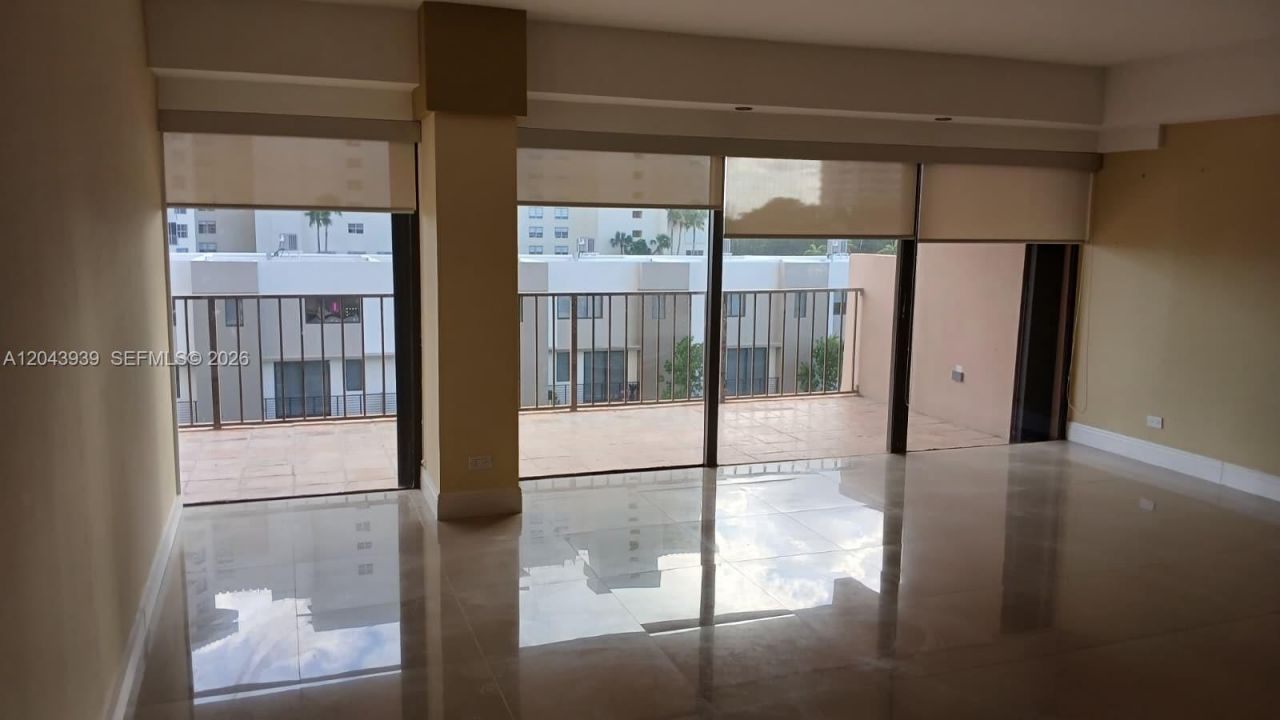 1800 NE 114th St , Unit 508, Miami, FL 33181 Photo