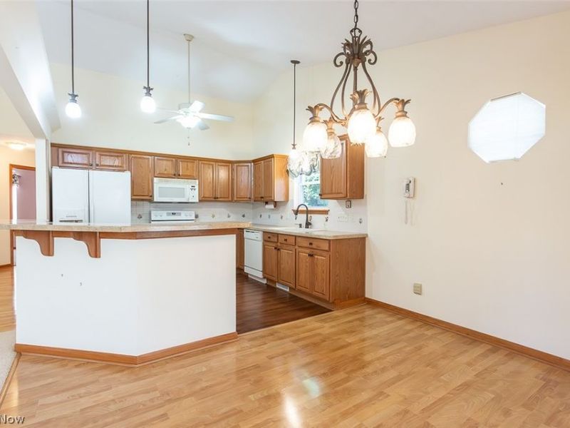 457 Harvest Lane, Seven Hills, OH 44131 Photo 10
