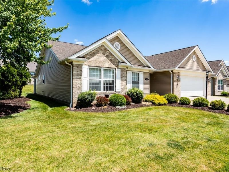 457 Harvest Lane, Seven Hills, OH 44131 Photo 2