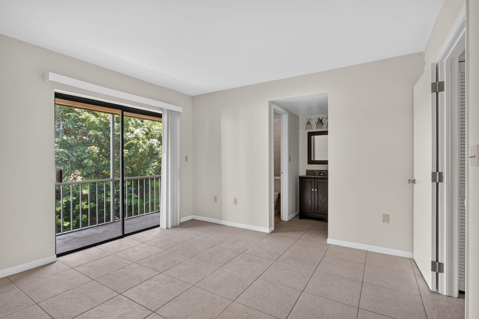 2141 NE 42nd Street, Unit 204, Lighthouse Point, FL 33064 Photo