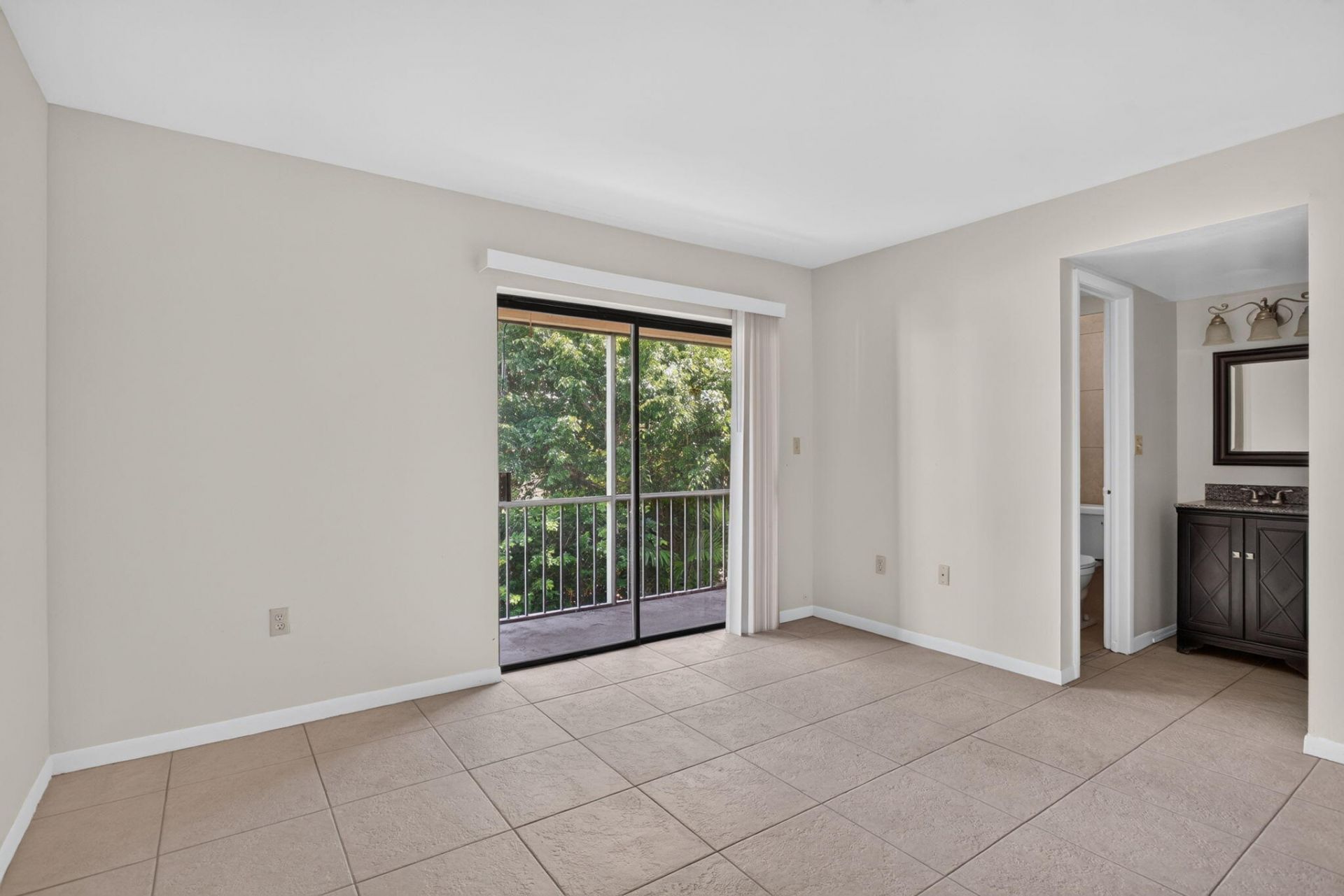 2141 NE 42nd Street, Unit 204, Lighthouse Point, FL 33064 Photo