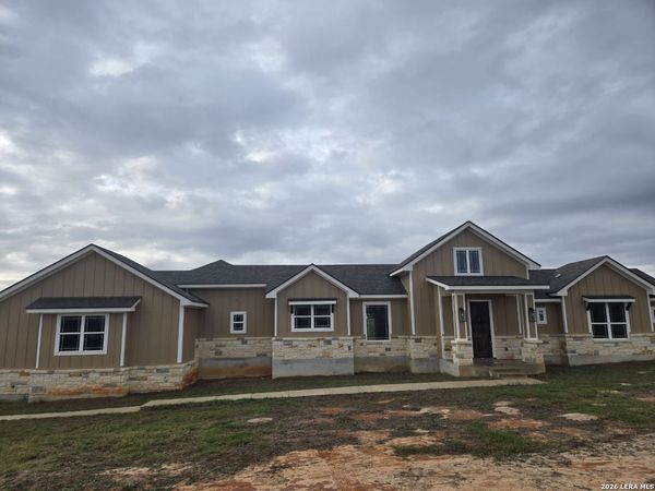 120 Summer Meadow Dr, La Vernia, TX 78121