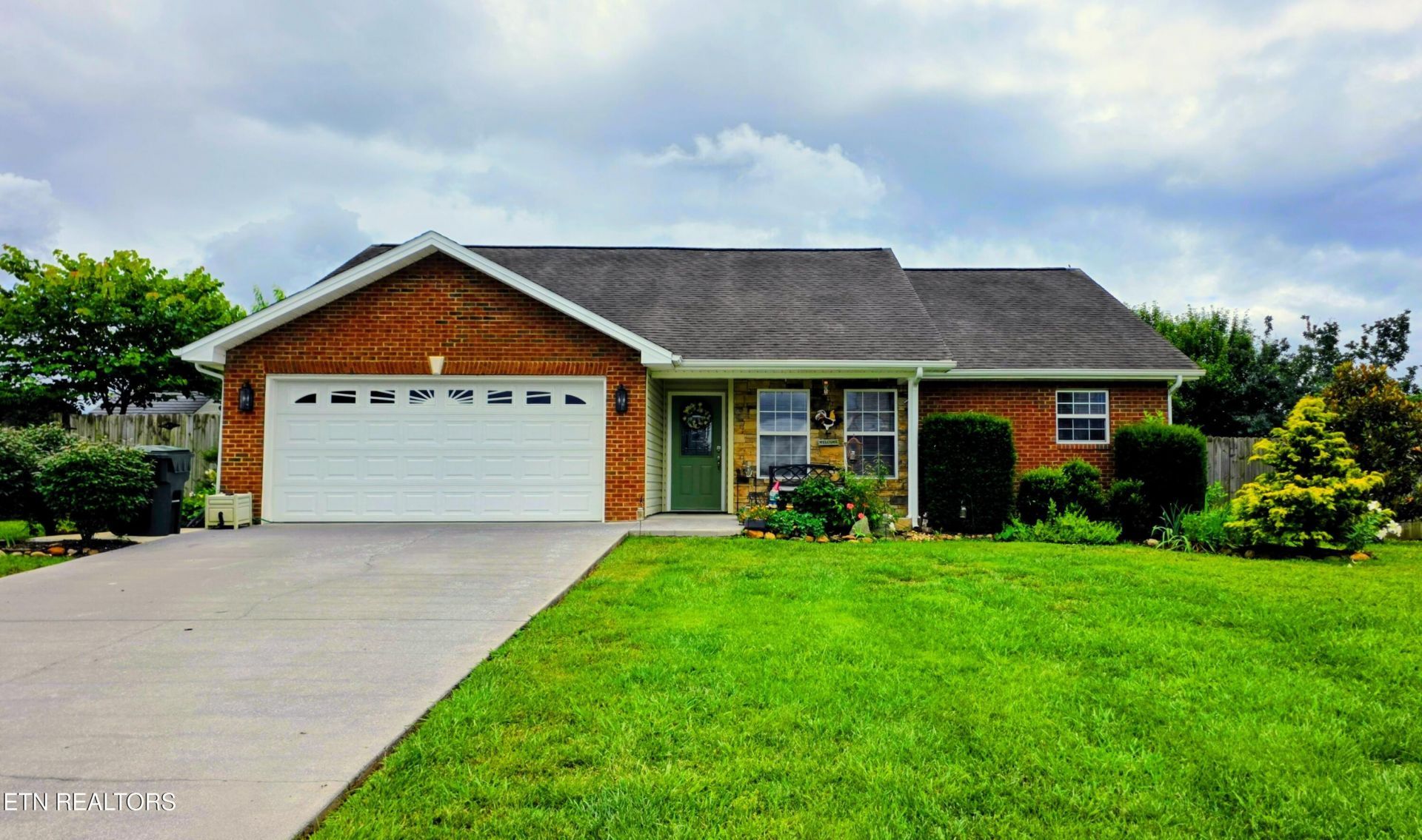 2423 Frost Valley Court, Sevierville, TN 37876 Main Photo