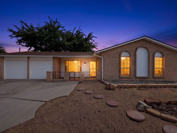6424 Louise Place NE, Albuquerque, NM 87109