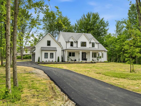 8002 Maxtown Road , Westerville, OH 43082