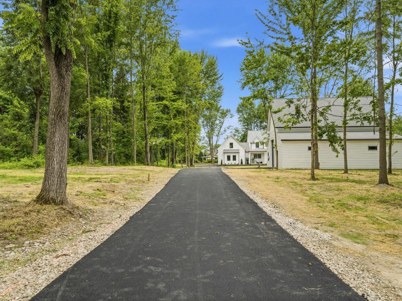 8002 Maxtown Road, Westerville, OH 43082 Photo 3