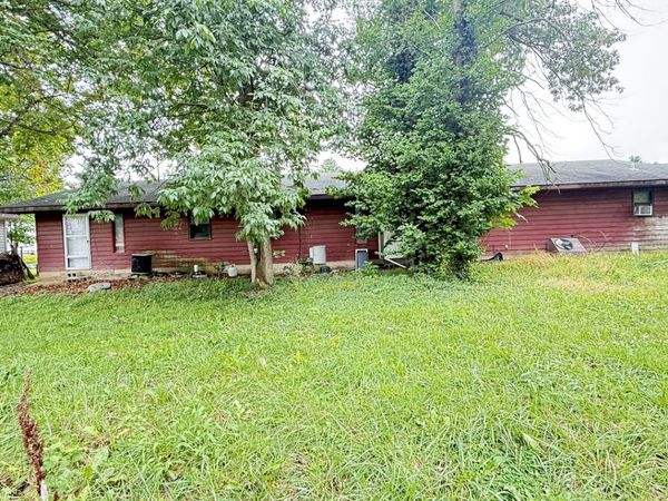 110 Clark Street , Harrisburg, IL 62946