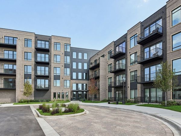 6633 N Milwaukee Avenue, Unit 424, Niles, IL 60714