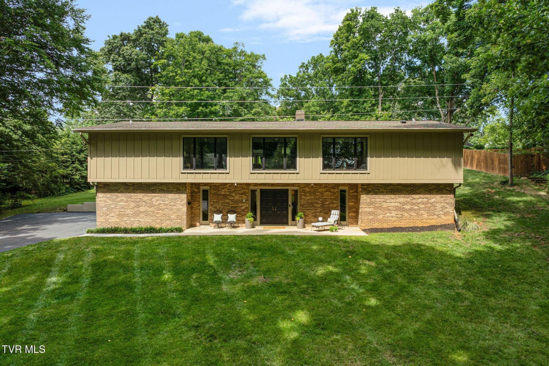 1006 Friar Tuck Road, Johnson City, TN 37604 Main Photo