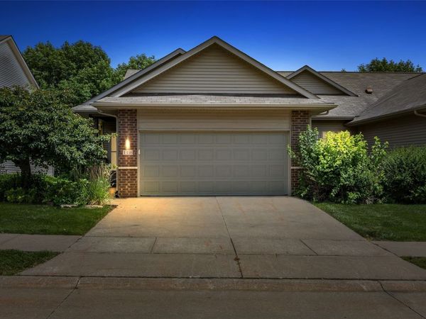 118 Broadmoor Lane , Iowa City, IA 52245