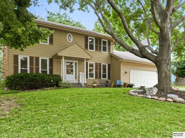 825 Valentine Lane, Papillion, NE 68046