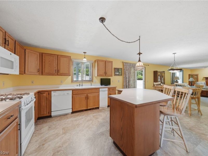 813 Walnut Ridge Street NW, Bolivar, OH 44612 Photo 9