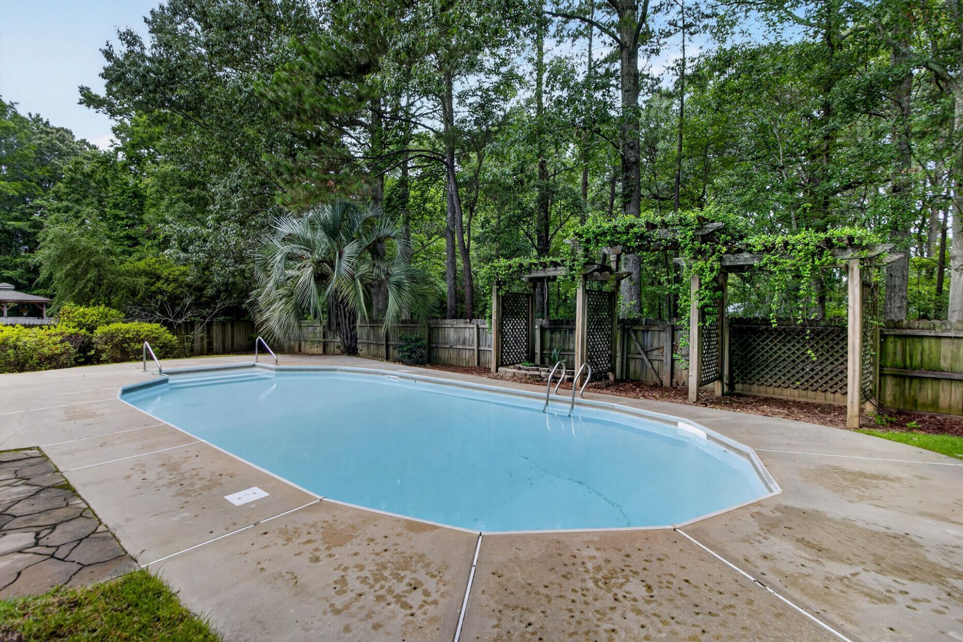 110 Mallock Court Photo 33
