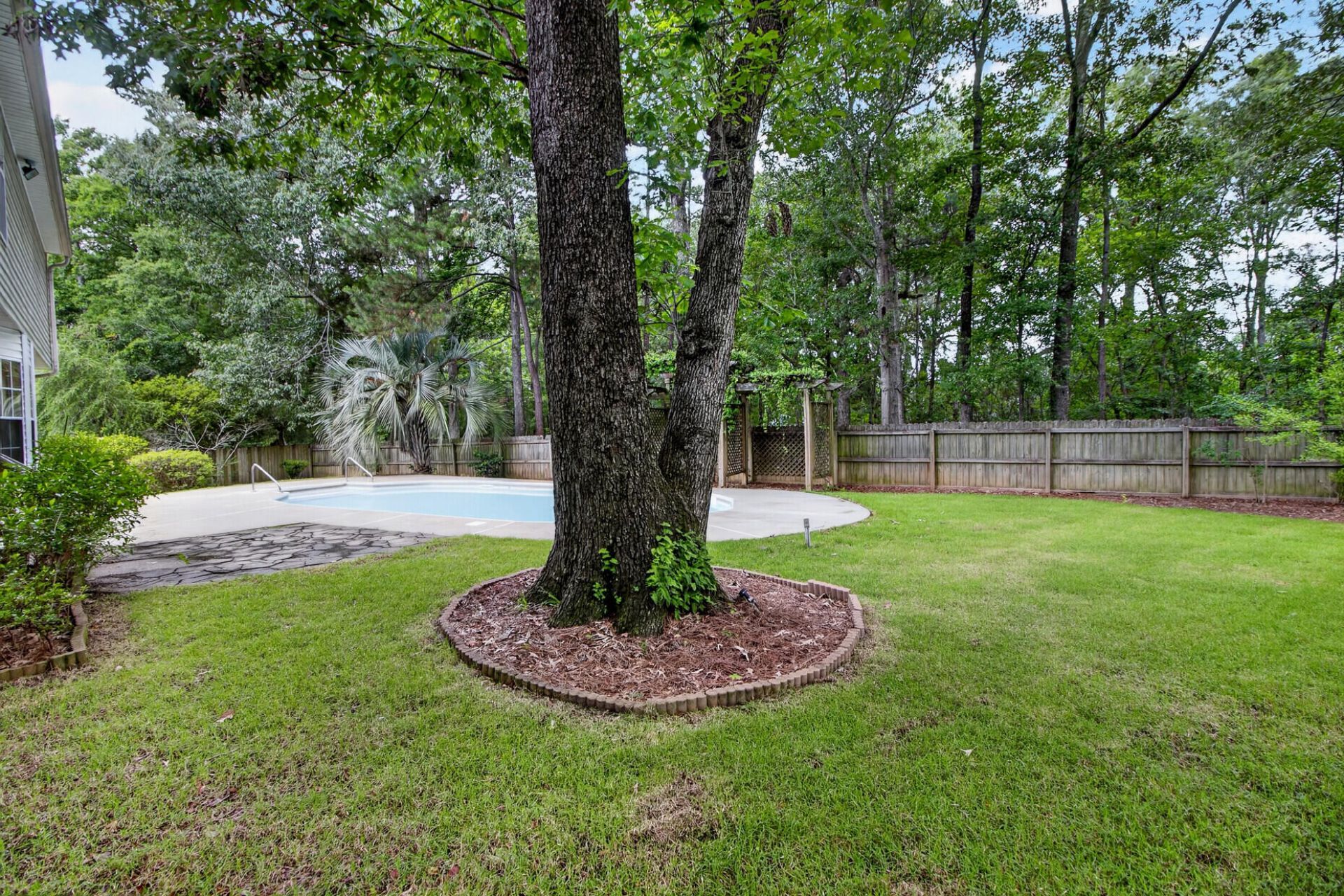110 Mallock Court Photo 38