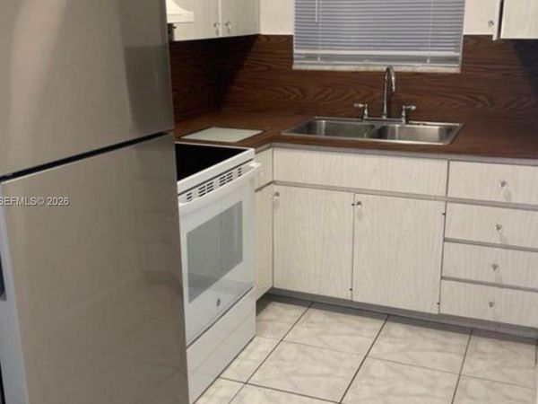 400 SE 9th Ct, Unit 9, Hallandale Beach, FL 33009