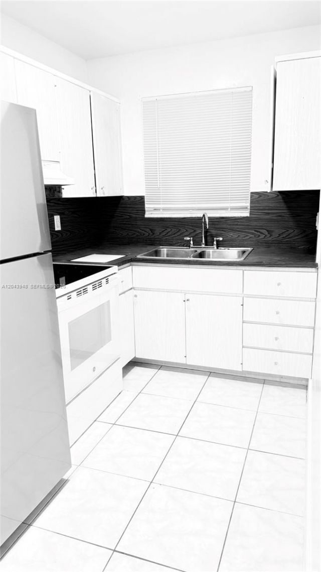400 SE 9th Ct, Unit 9, Hallandale Beach, FL 33009 Photo