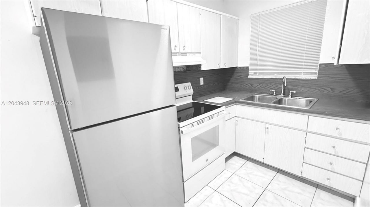 400 SE 9th Ct , Unit 9, Hallandale Beach, FL 33009 Photo