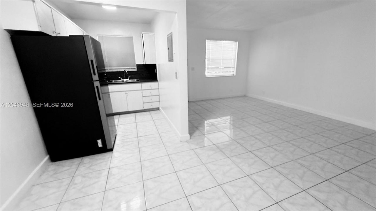 400 SE 9th Ct , Unit 9, Hallandale Beach, FL 33009 Photo