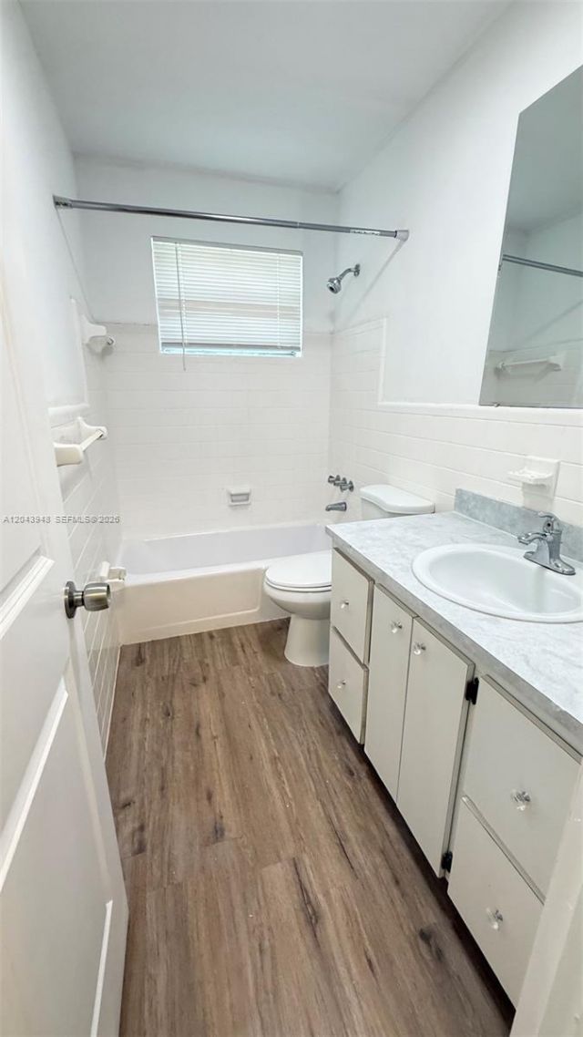 400 SE 9th Ct, Unit 9, Hallandale Beach, FL 33009 Photo