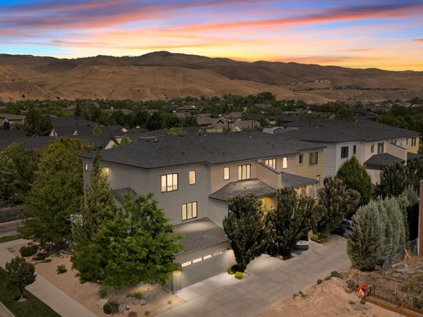 3681 E Parkcenter, Boise, ID 83716