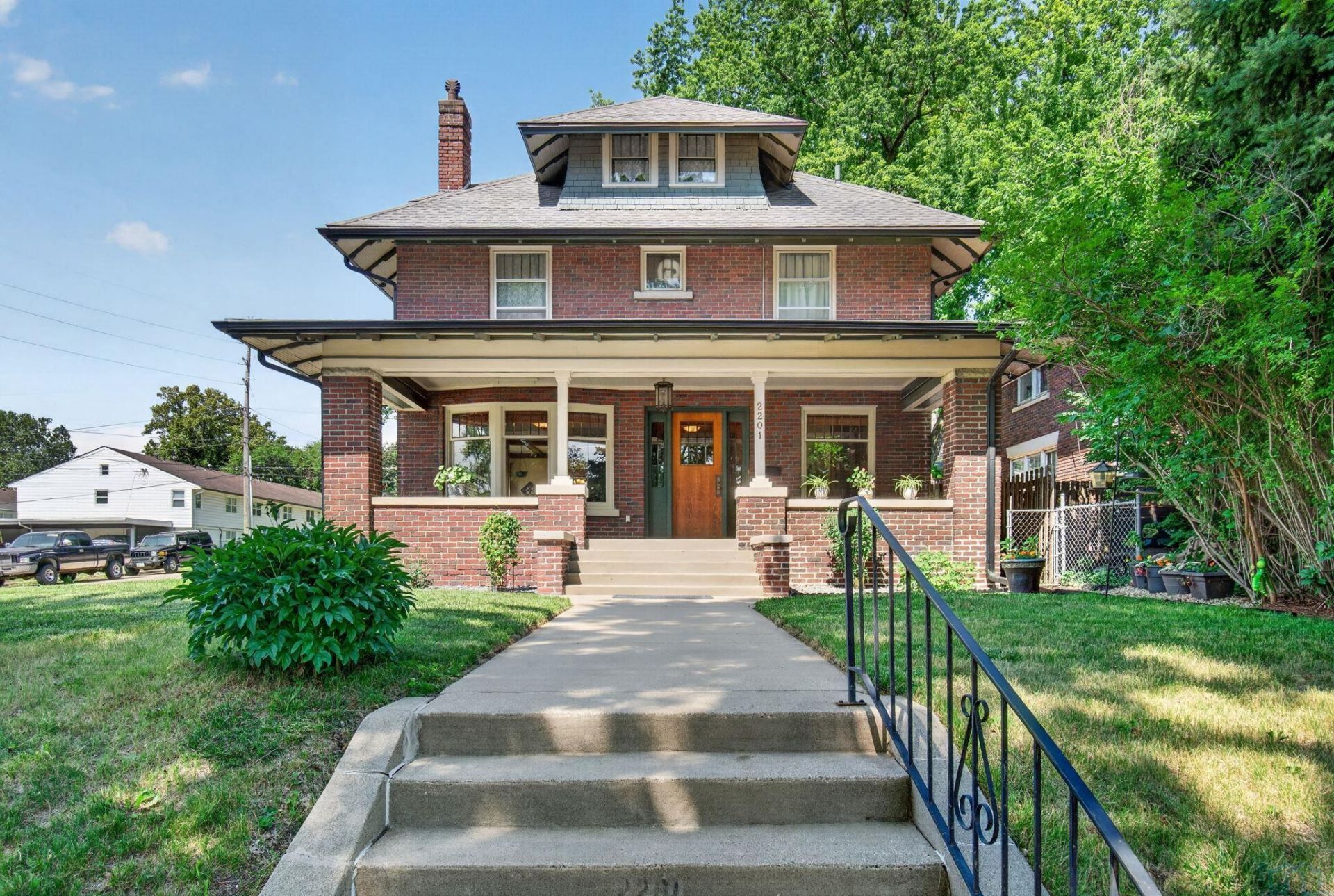 2201 Jackson St, Sioux City, IA 51104 Main Photo