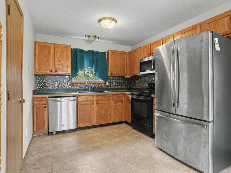 377 Cobblestone Drive , Delaware, OH 43015 Photo 6