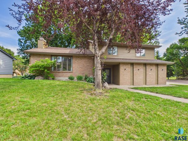 5600 W Pebble Creek Rd, Sioux Falls, SD 57106