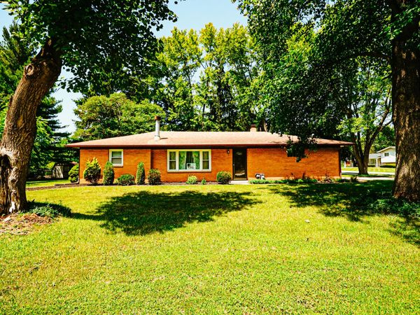 252 Green Acres Drive , Valparaiso, IN 46383