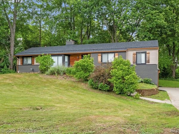 2905 Lahser Road, Bloomfield Hills, MI 48304