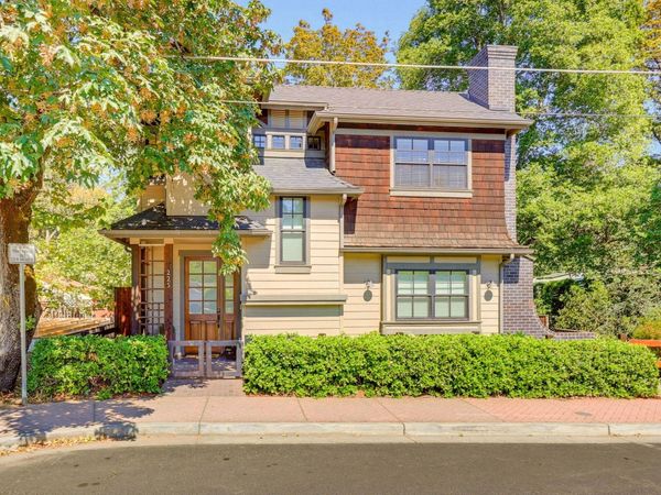 225 N Oregon Street, Jacksonville, OR 97530