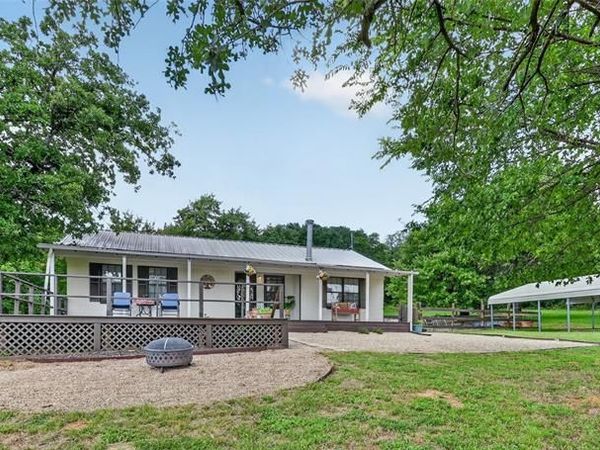 1300 Shannon Drive, Cleburne, TX 76031