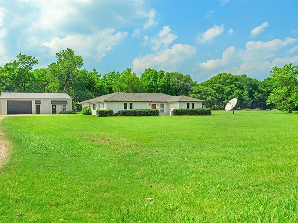 215 Pole Bridge Road, Seagoville, TX 75159