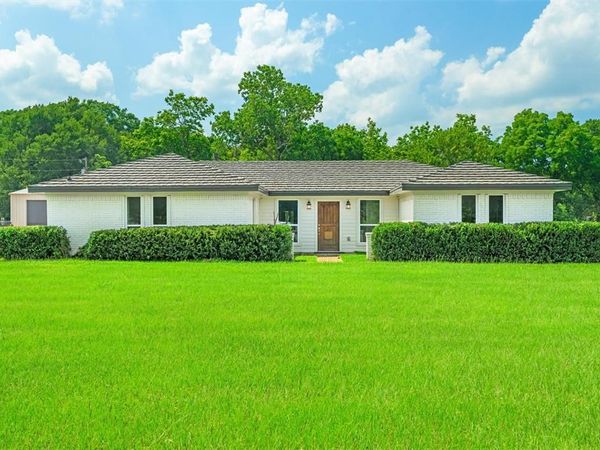 215 Pole Bridge Road, Seagoville, TX 75159