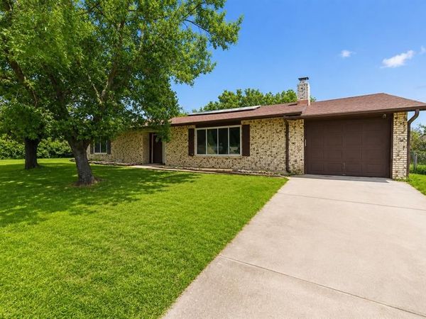 119 Dennis Street, Jacksboro, TX 76458