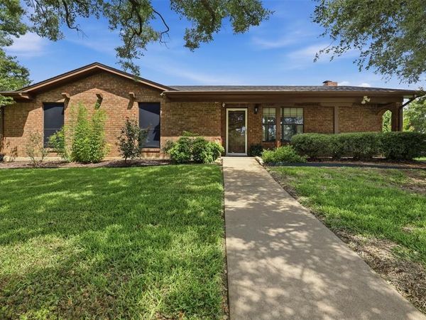 1300 Linda Court, Cleburne, TX 76033