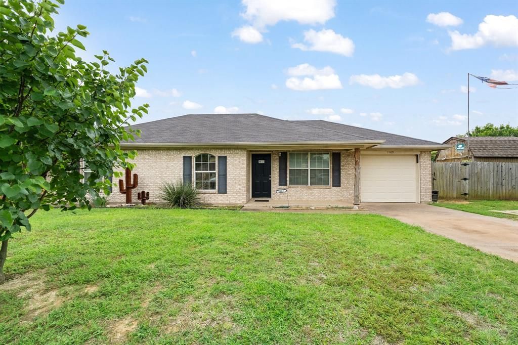 1105 Ashwood Court, Cleburne, TX 76033 Main Photo