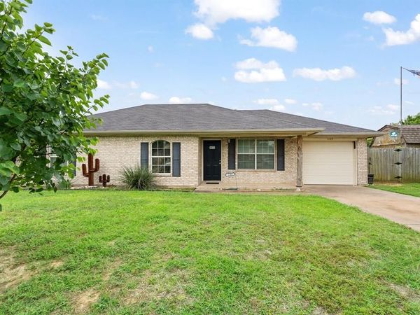 1105 Ashwood Court, Cleburne, TX 76033