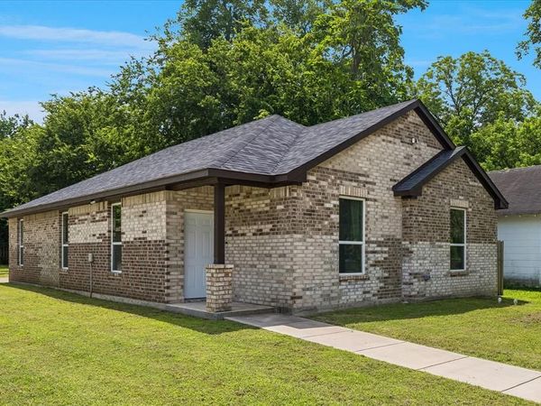 344 N Taylor Street, Gainesville, TX 76240